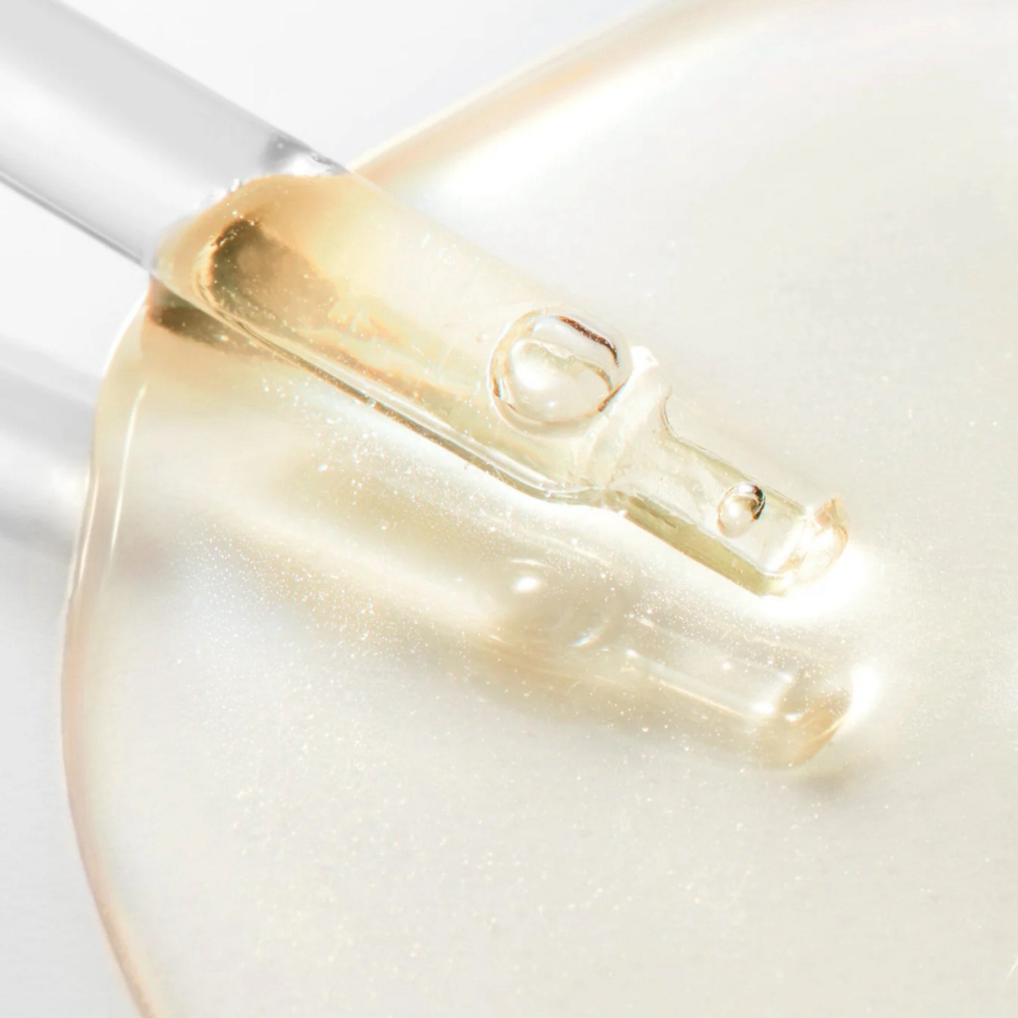 The Anti-Dark Spot Glow Serum